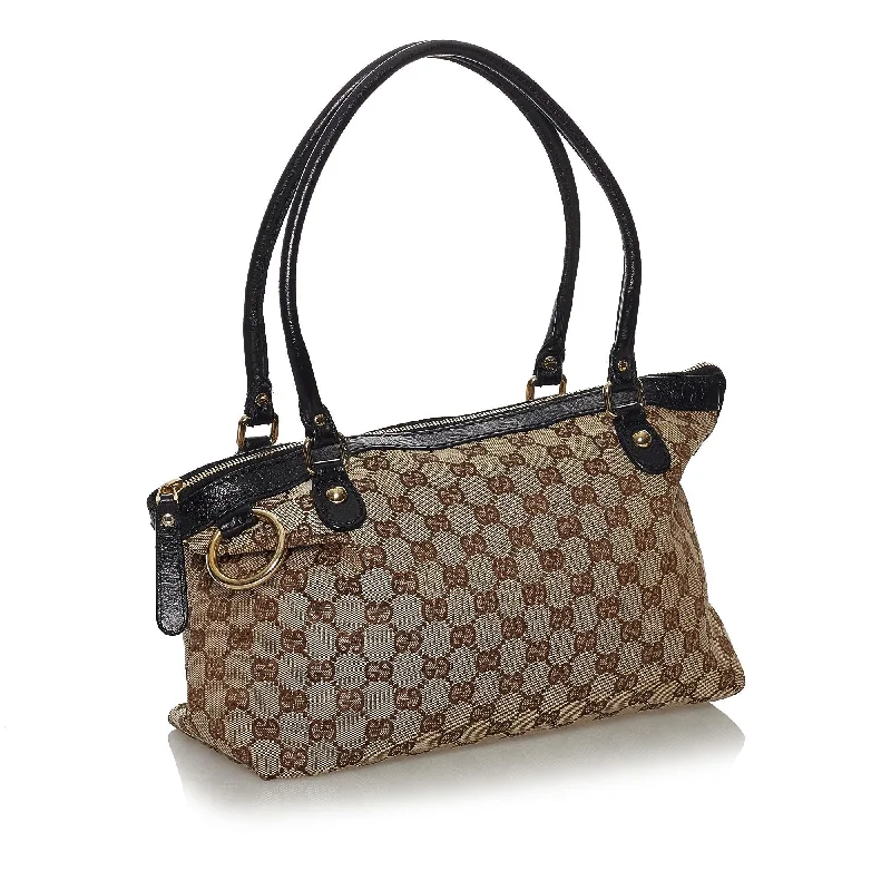 Women Gucci bags with a front - flap pocket for quick - access itemsGucci GG Canvas Handbag (33652)