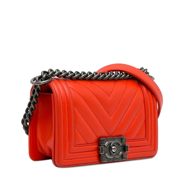 Chanel Designer Handbag with Unique DesignChanel Small Chevron Boy Flap Bag (i5iuzh)