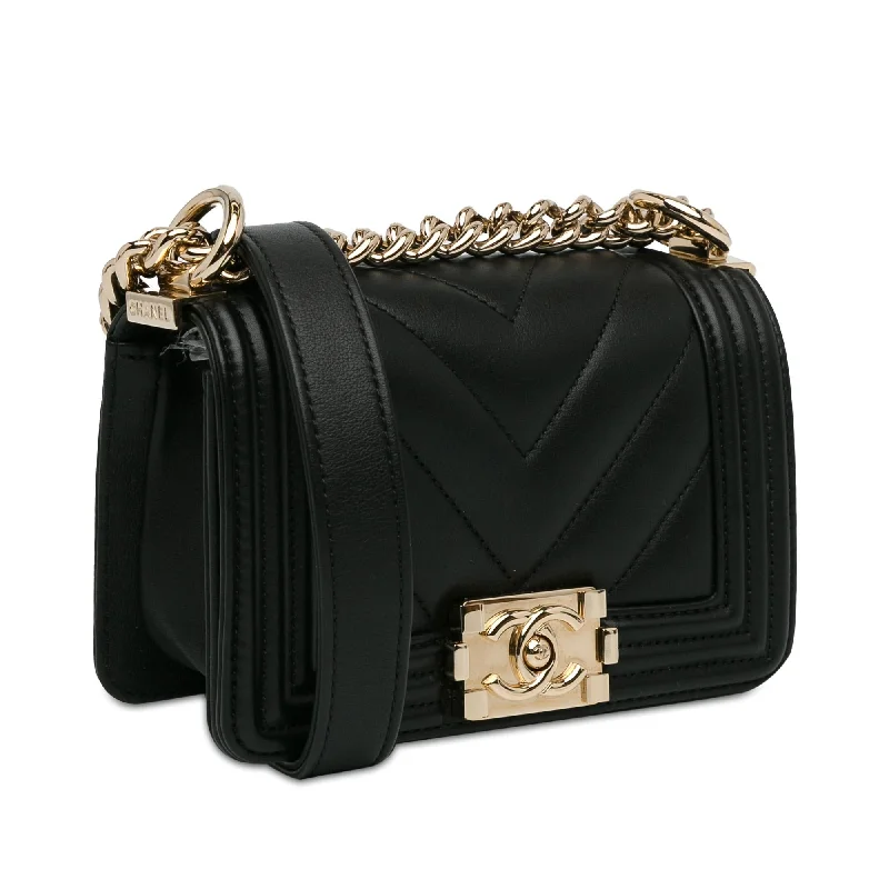 Chanel Luxury Handbag for High - End EventsChanel Small Chevron Boy Flap (PGXrMi)