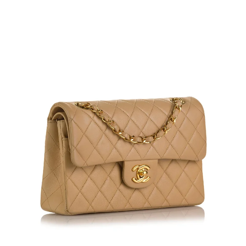 Chanel Lightweight Handbag for Daily ErrandsChanel Small Classic Lambskin Double Flap (49UEuo)