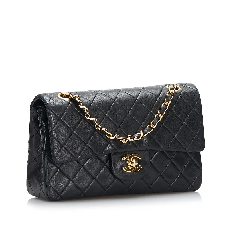 Chanel Vintage Inspired Handbag for Retro LoversChanel Small Classic Lambskin Double Flap (ljuqn8)