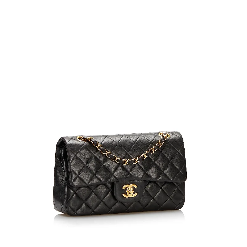 Chanel Vintage Inspired Handbag for Retro LoversChanel Small Classic Lambskin Double Flap (XR662u)