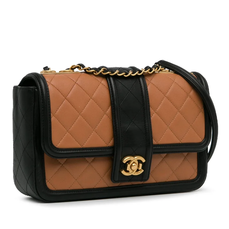 Chanel Lightweight Handbag for Daily ErrandsChanel Small Lambskin Elegant CC Flap (H8xtTB)