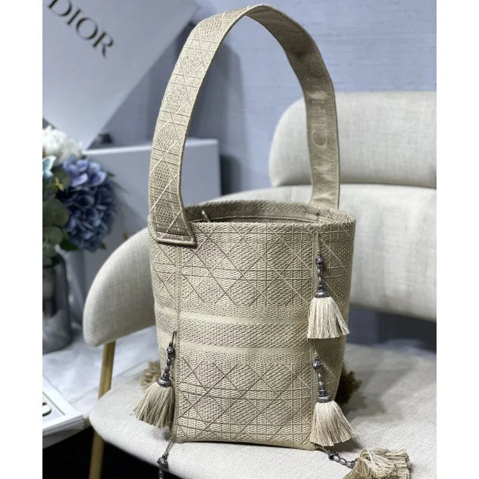 Christian Dior handbags with a removable shoulder strap for versatilityDior D-Bubble Bucket Bag Beige oblique