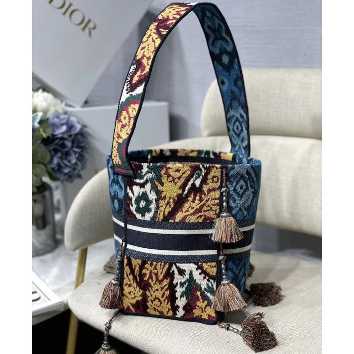 Fashion - forward Christian Dior tote bags for the modern womanDior D-Bubble Bucket Bag Blue Maple Leaf