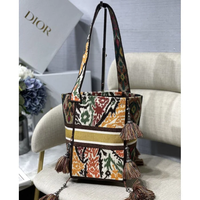 Christian Dior tote bags with a double - handle and shoulder - strap optionDior D-Bubble Bucket Bag Orange Maple Leaf