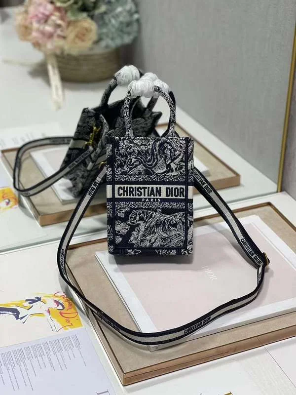 Luxury Christian Dior crossbody bags with a chain - link strapDior Bags -The Arid Bag Shop Bags - 856